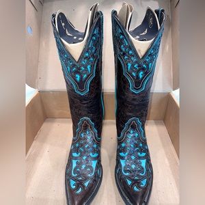 Beautiful Ariat Boots size 7